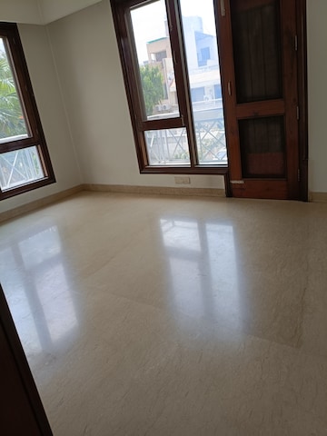 Room in 4 BHK Builder Floor at New Friends Colony – for Rent
