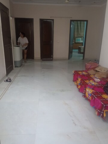 Room in 3 BHK Builder Floor at Sector 23 – for Rent