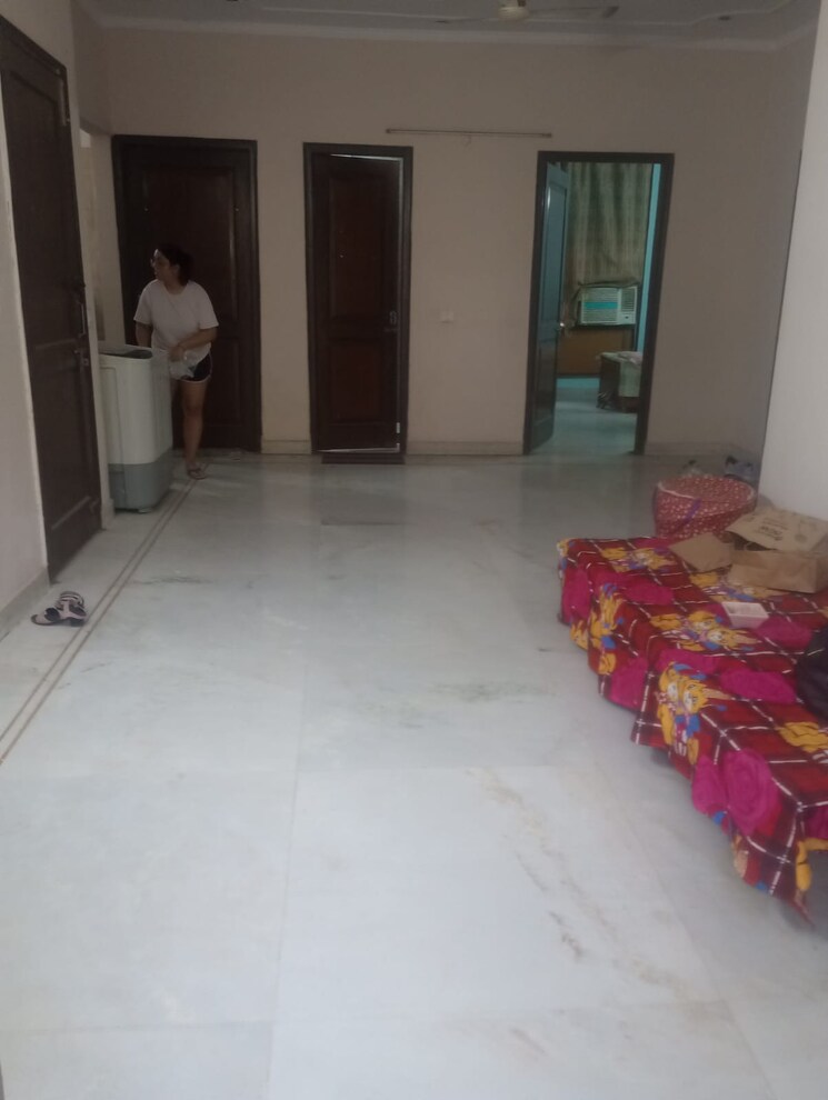 Room, sector 23 3 Bedroom 2250 Sq.Ft. Builder Floor In Sector 23 Gurgaon 8895534