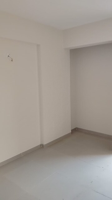 Room in 3 BHK Apartment at Wave Dream Homes, Wave City – for Rent