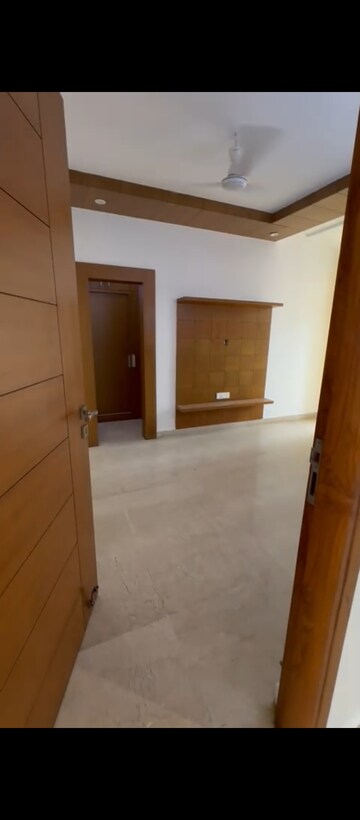 Room in 4 BHK Penthouse at Amrapali Sapphire, Sector 45 – for Sale