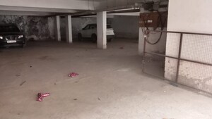 Parking in 3 BHK Builder Floor at Pir Machalla – for Sale