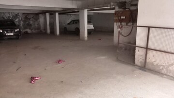 Parking in 3 BHK Builder Floor at Pir Machalla – for Sale
