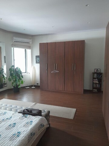 Living Room in 4 BHK Apartment at Venus Apartments Cuffe Parade, Cuffe Parade – for Rent