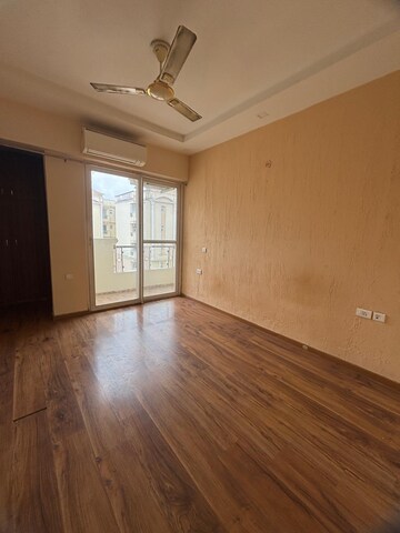 Room in 2 BHK Apartment at MI Rustle Court, Gomti Nagar – for Rent