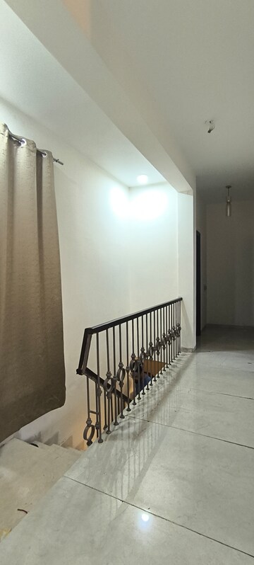 Building Lobby in 4 BHK Villa at BPTP Amstoria, Sector 102 – for Rent