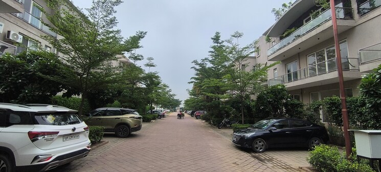  Parking, bptp-amstoria 4 Bedroom 3560 Sq.Ft. Villa In Sector 102 Gurgaon 8895605