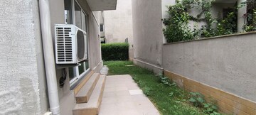 Balcony in 4 BHK Villa at BPTP Amstoria, Sector 102 – for Rent