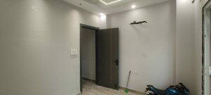 Room in 3 BHK Apartment at Janakpuri – for Sale