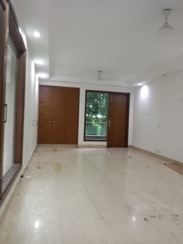 Room in 4 BHK Builder Floor at Maharani Bagh – for Rent