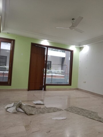 Room in 4 BHK Builder Floor at Maharani Bagh – for Rent