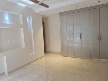 Room in 4 BHK Apartment at Greater Kailash ii – for Sale