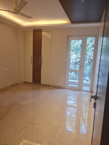 Room in 4 BHK Apartment at Greater Kailash ii – for Sale