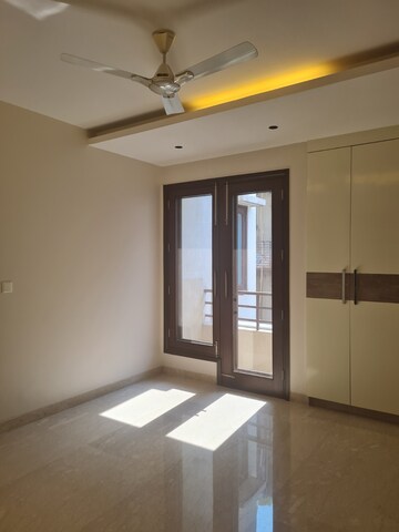 Room in 4 BHK Apartment at Greater Kailash ii – for Sale