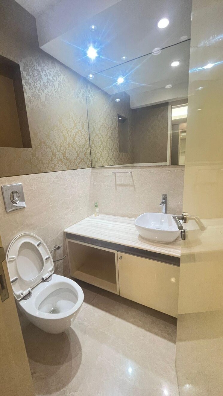Bathroom, sumer-trinity-towers 4 Bedroom 2200 Sq.Ft. Apartment In Prabhadevi Mumbai 8895622