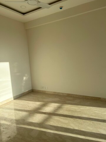 Room in 3 BHK Apartment at Ambience Creacions, Sector 22 – for Rent