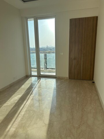 Room in 3 BHK Apartment at Ambience Creacions, Sector 22 – for Rent