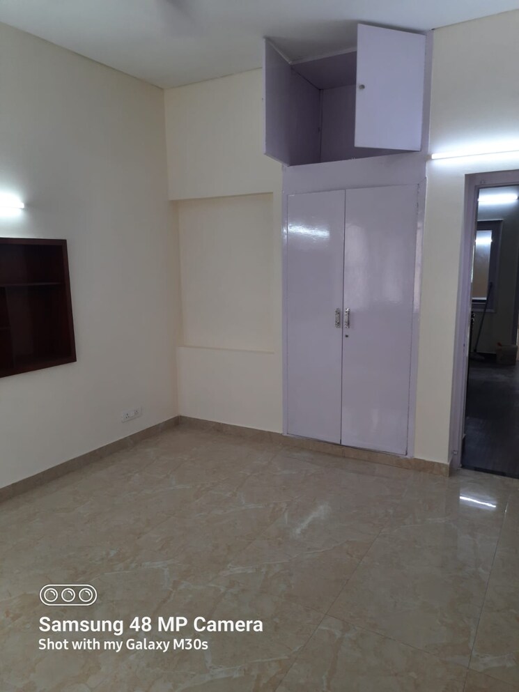 Room, greater kailash i 3 Bedroom 2000 Sq.Ft. Apartment In Greater Kailash I Delhi 8895652