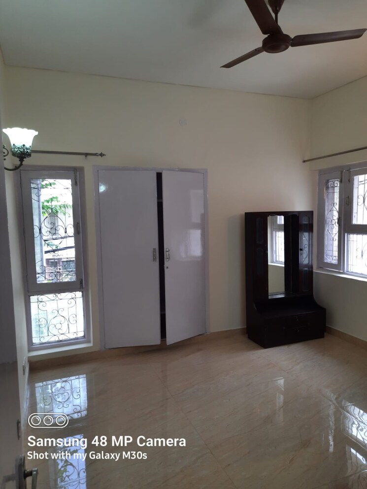 Room, greater kailash i 3 Bedroom 2000 Sq.Ft. Apartment In Greater Kailash I Delhi 8895652