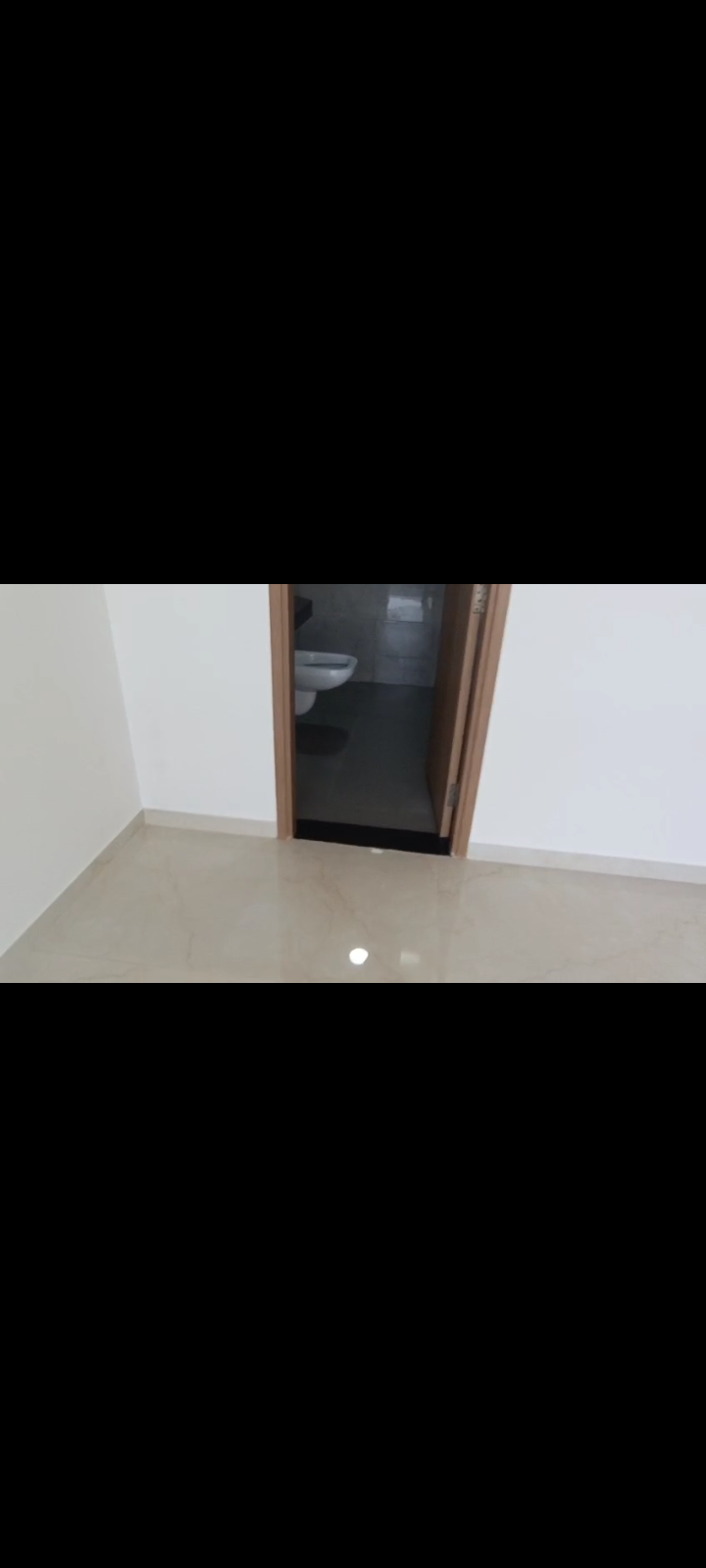 1 BHK + Study Room Apartment For Rent in UK Iridium