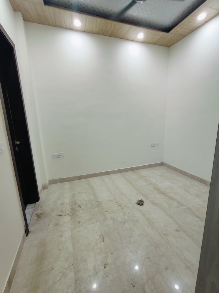 Room, shivalik colony 3 Bedroom 1800 Sq.Ft. Builder Floor In Shivalik Colony Delhi 8895770