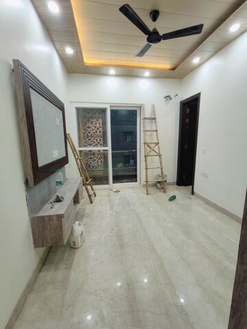 Room in 3 BHK Builder Floor at Shivalik Colony – for Rent
