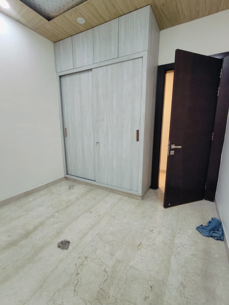 Room, shivalik colony 3 Bedroom 1800 Sq.Ft. Builder Floor In Shivalik Colony Delhi 8895770