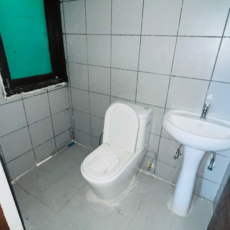 Bathroom, maya-garden-city 1 RK 450 Sq.Ft. Apartment In Nagla Road Zirakpur 8895771