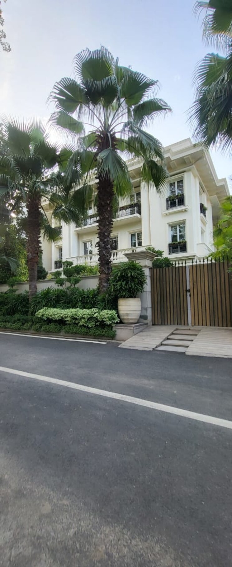 Balcony, connaught place 6+ Bedroom 2500 Sq.Yd. Villa In Connaught Place Delhi 8895768