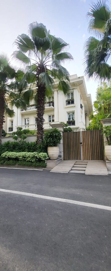 Balcony in 6+ BHK Villa at Connaught Place – for Rent