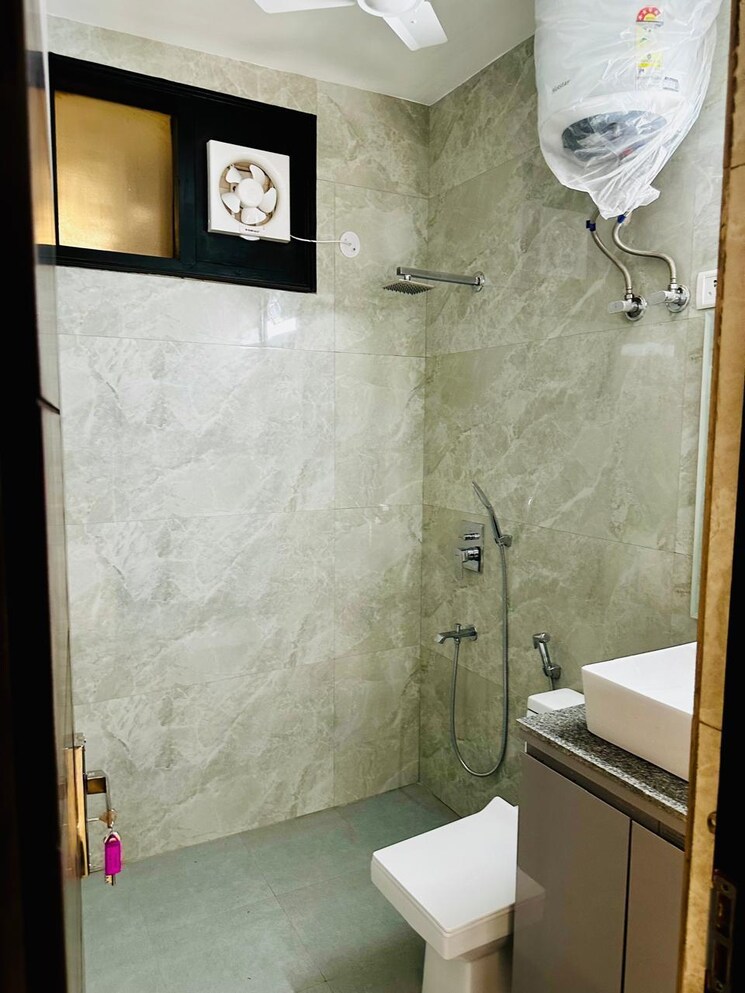 Bathroom, shivalik colony 3 Bedroom 1800 Sq.Ft. Builder Floor In Shivalik Colony Delhi 8895803