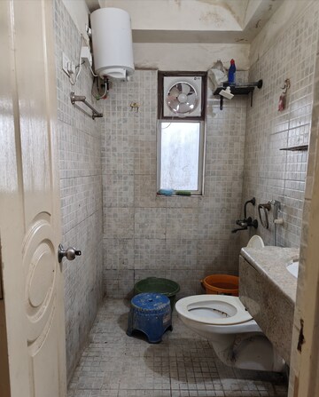 Bathroom in 3 BHK Apartment at Paras Tierea, Sector 137 – for Rent