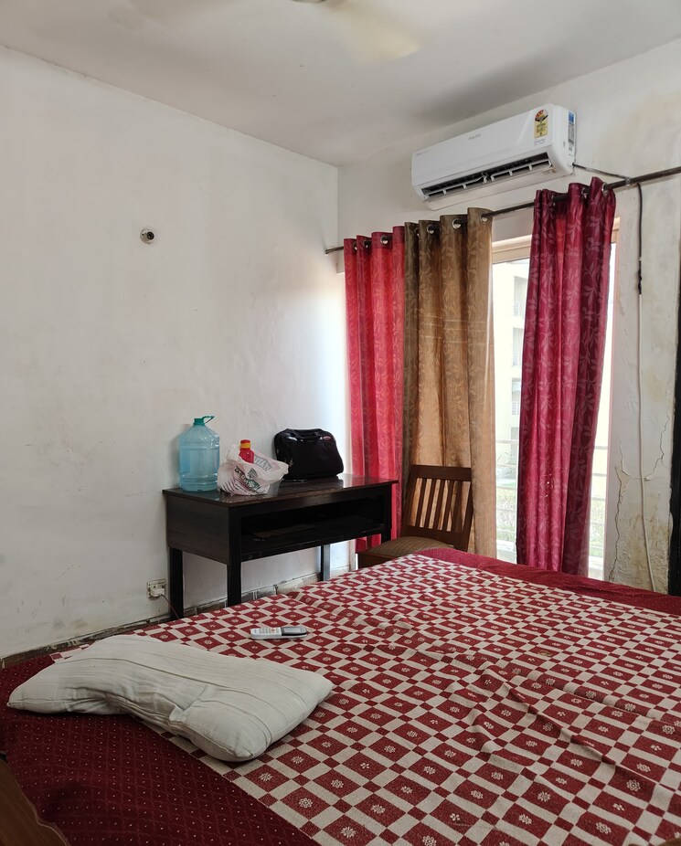 Bedroom, paras-tierea 3 Bedroom 1365 Sq.Ft. Apartment In Sector 137 Noida 8895844