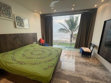 Bedroom in 5 BHK Villa at Juhu – for Sale