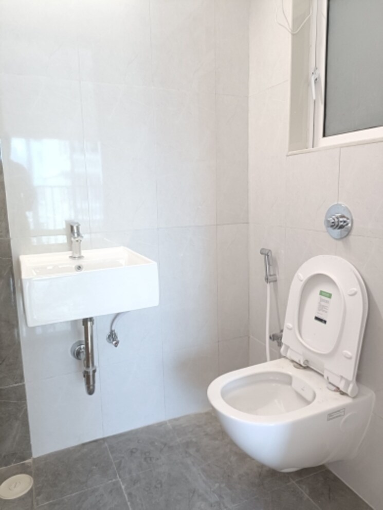 Bathroom, romell-serene 1 Bedroom 400 Sq.Ft. Apartment In Borivali West Mumbai 8896010