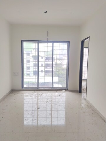 Room in 1 BHK Apartment at Romell Serene, Borivali West – for Rent