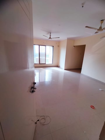 Room in 3 BHK Apartment at Bhoomi Park II, Malad West – for Rent