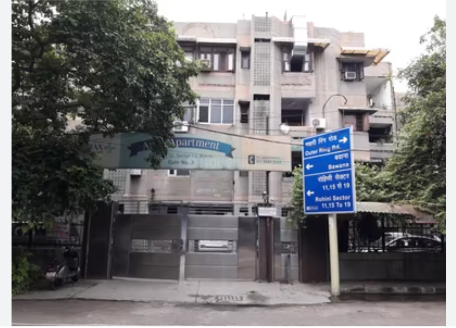 4 BHK + Extra Room Apartment For Sale in Savera Apartment 