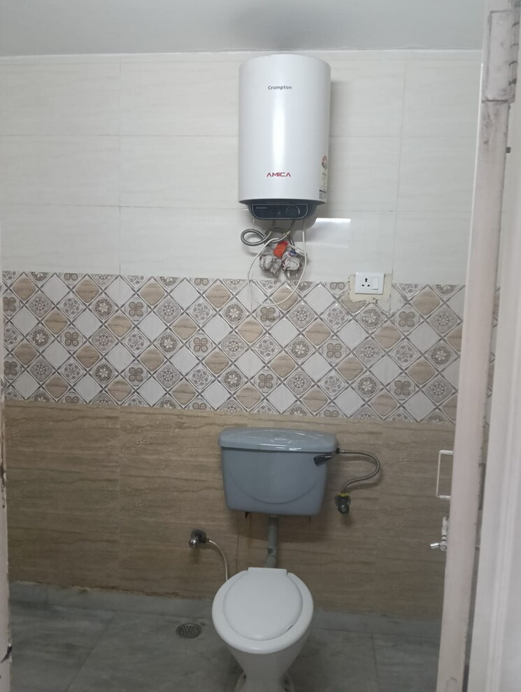 Bathroom, sector 41 2 Bedroom 180 Sq.Mt. Independent House In Sector 41 Noida 8896015