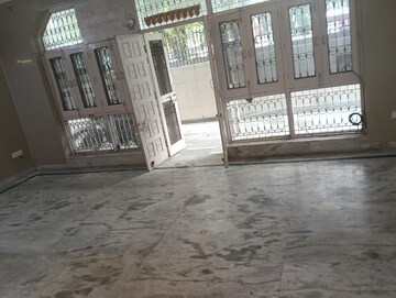 Parking in 2 BHK Independent House at Sector 41 – for Rent
