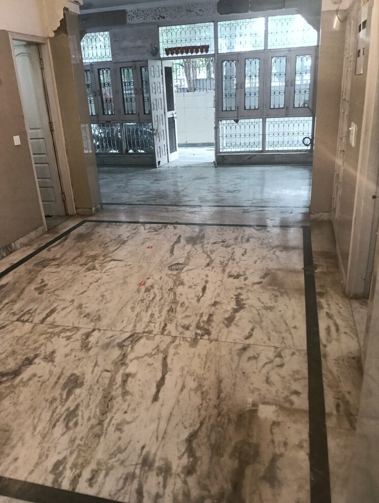 Room, sector 41 2 Bedroom 190 Sq.Mt. Independent House In Sector 41 Noida 8896026