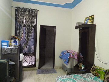 Bedroom in 2 BHK Builder Floor at Vaishali Sector 5 – for Rent