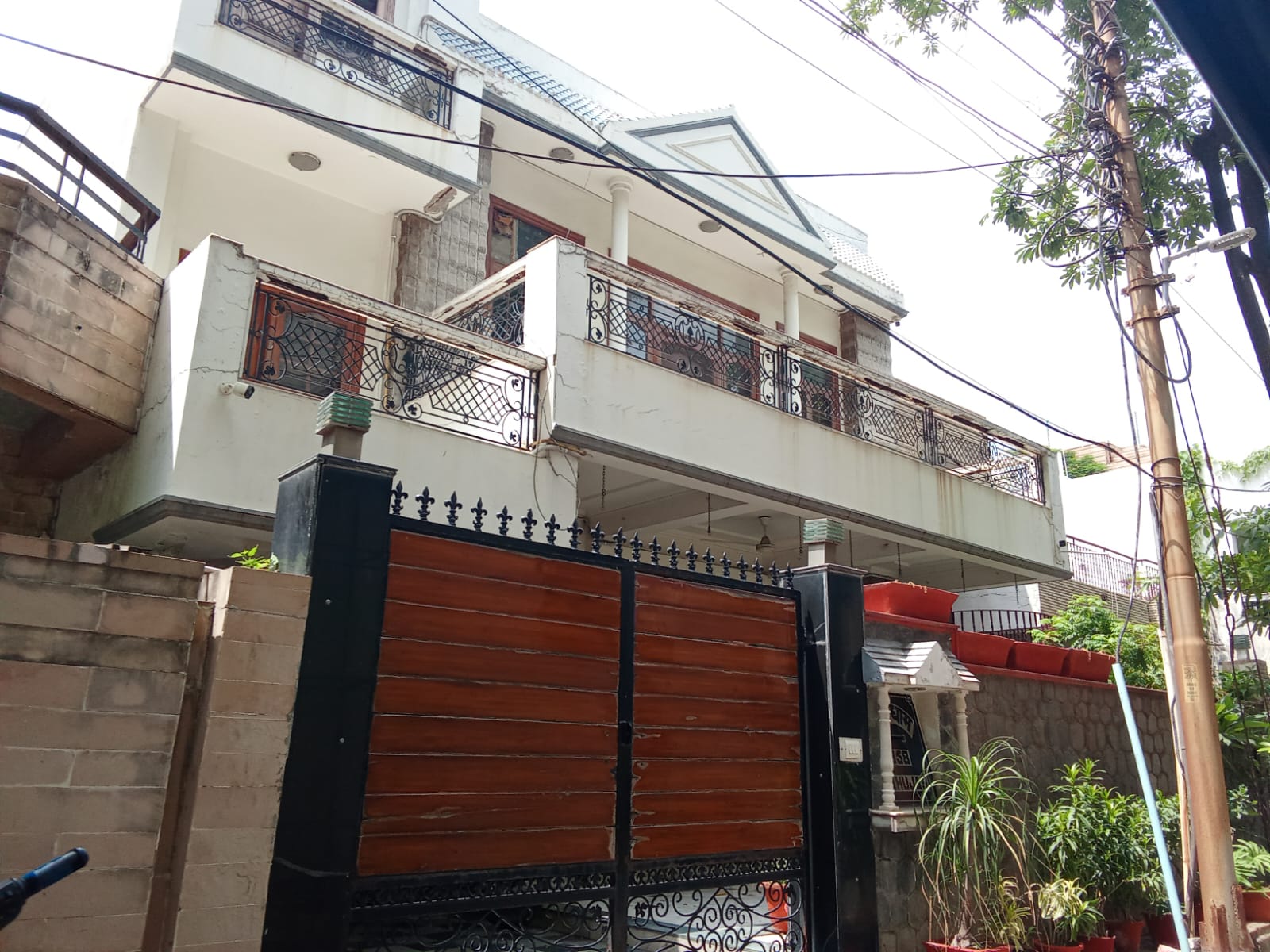 6+ BHK Villa For Rent in Defence Colony