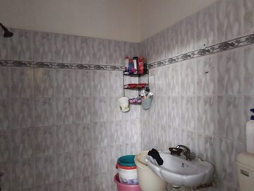 Bathroom in 2 BHK Builder Floor at Vaishali Sector 5 – for Rent