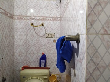 Bathroom in 2 BHK Builder Floor at Vaishali Sector 5 – for Rent