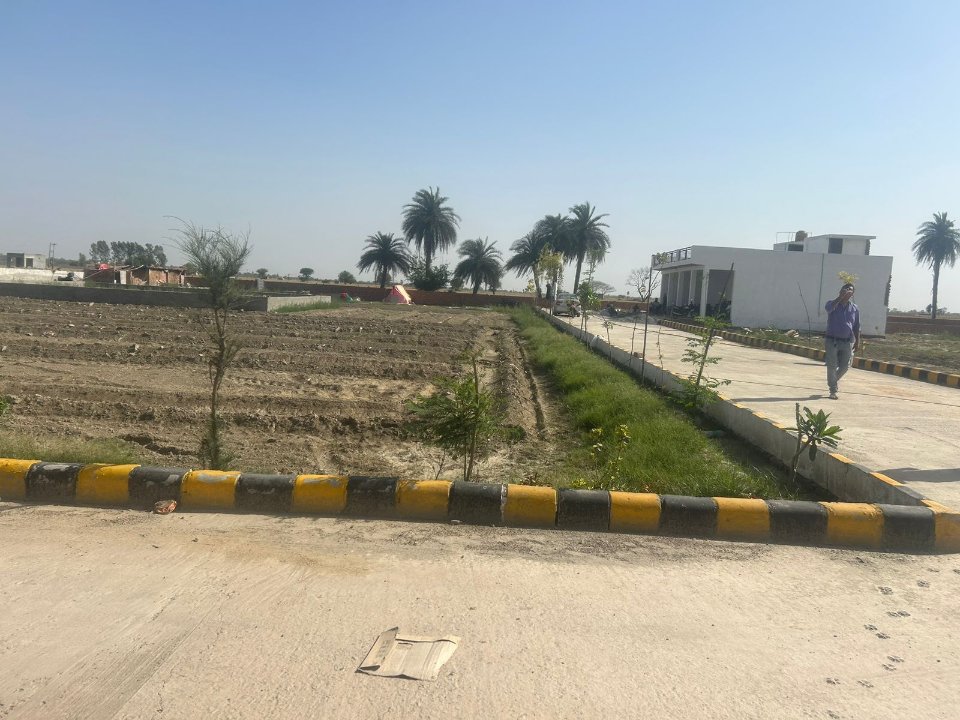 Plot For Sale in Presidium Empire 