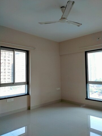 Room in 2 BHK Apartment at Sonata Apartments, Malad West – for Rent
