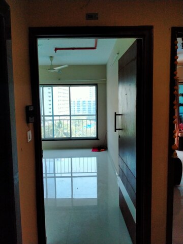 Room in 2 BHK Apartment at Sonata Apartments, Malad West – for Rent