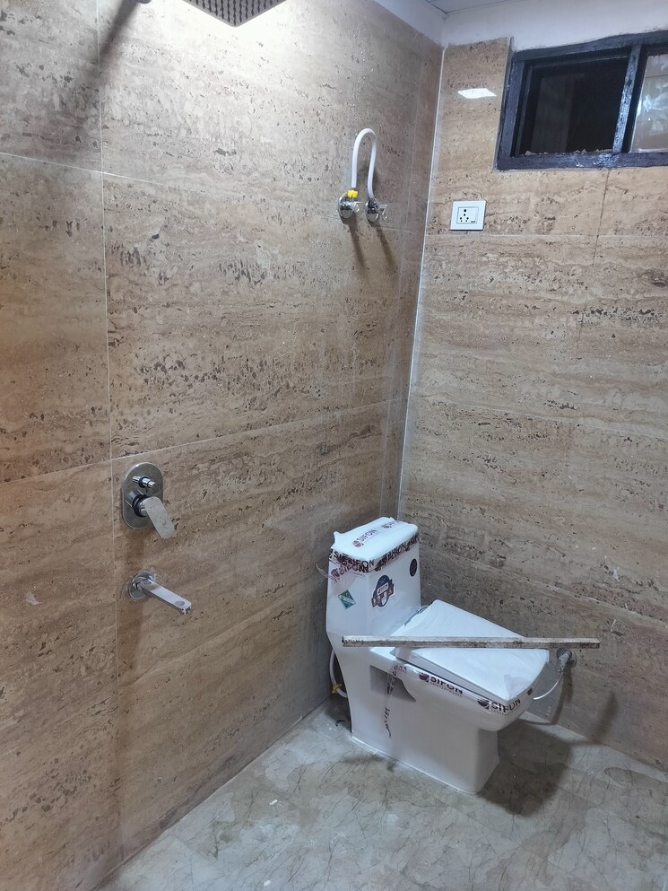 Bathroom, bisrakh jalalpur 2 Bedroom 1175 Sq.Ft. Builder Floor In Bisrakh Jalalpur Greater Noida 8896140