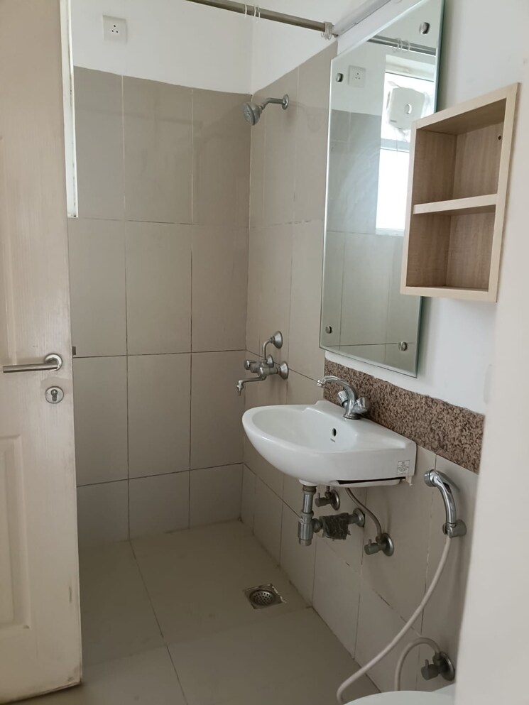 Bathroom, emaar-mgf-emerald-hills 3 Bedroom 267 Sq.Yd. Apartment In Sector 65 Gurgaon 8896184